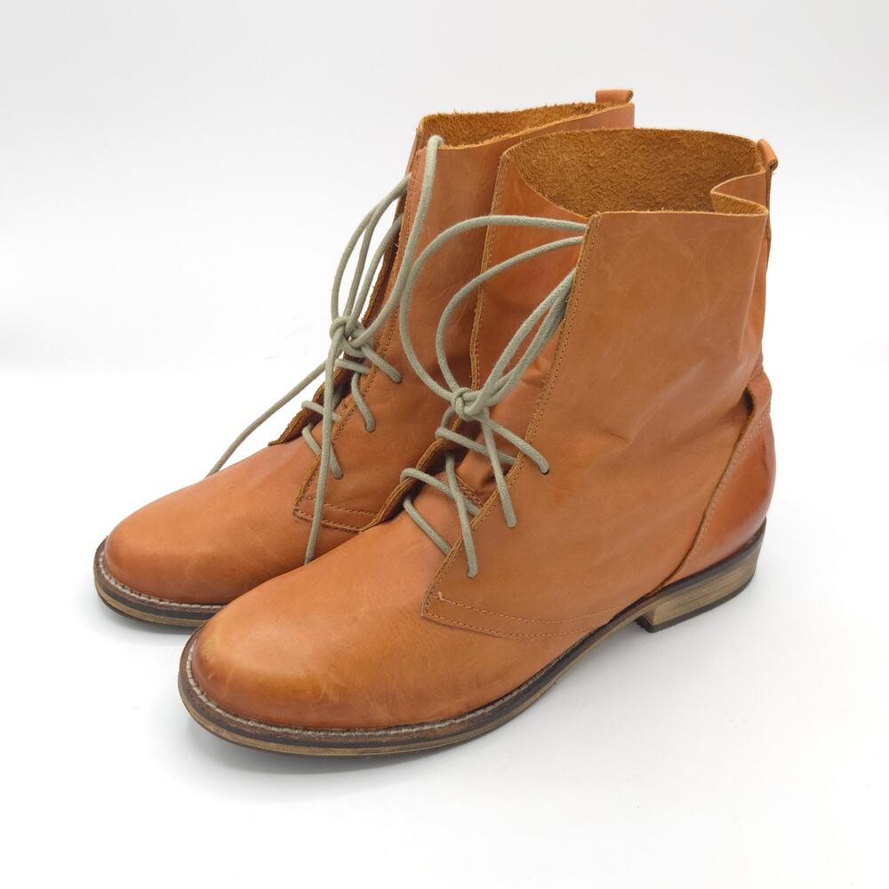 Django & Juliette Moises Women's Size 7 tan leather ankle boots